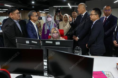 FAHMI FADZIL