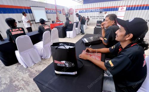 KL19_19022014_TRUCKER_ASIA