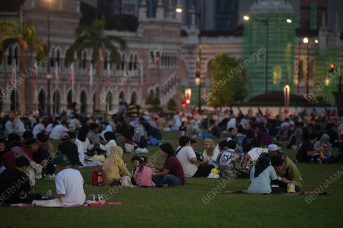 BERBUKA PUASA DATARAN MERDEKA