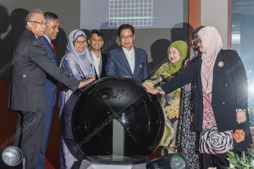 TAN SRI AZAM BAKI