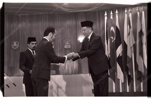 ANGKAT SUMPAH