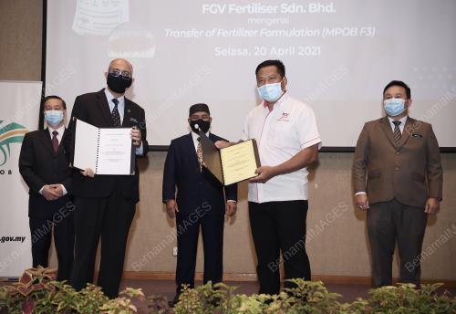 PELANCARAN SEMINAR & PAMERAN TOT