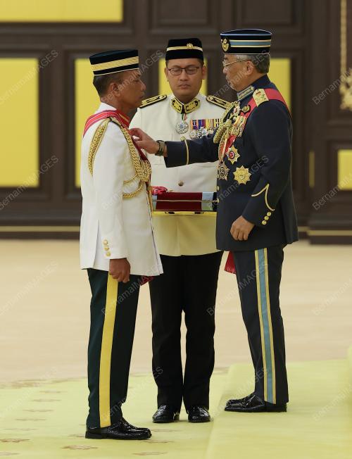 AL-SULTAN ABDULLAH RI'AYATUDDIN AL-MUSTAFA BILLAH SHAH