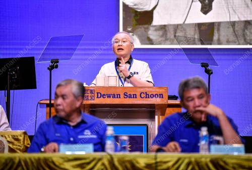 DATUK SERI DR WEE KA SIONG