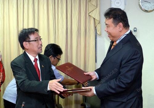KL19_20122014_MoU_UKM
