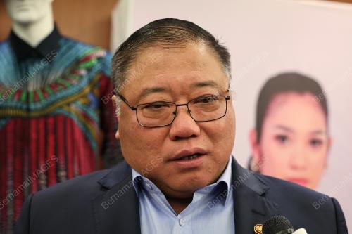 DATUK SERI TIONG KING SING