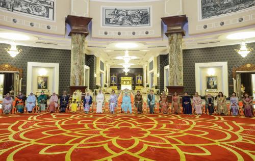TUNKU AZIZAH AMINAH MAIMUNAH ISKANDARIAH