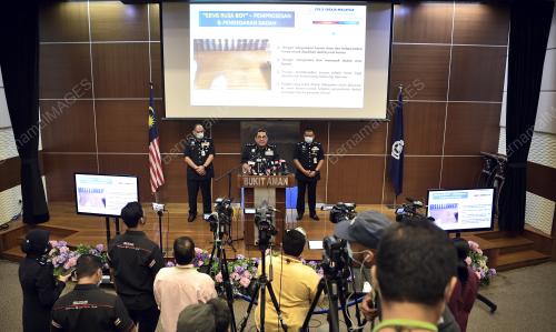 DATUK HUZIR MOHAMED