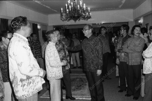 PM ENTERTAIN CHIEF MINISTERS