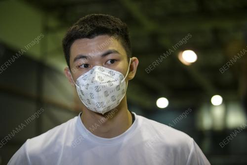 LATIHAN BADMINTON