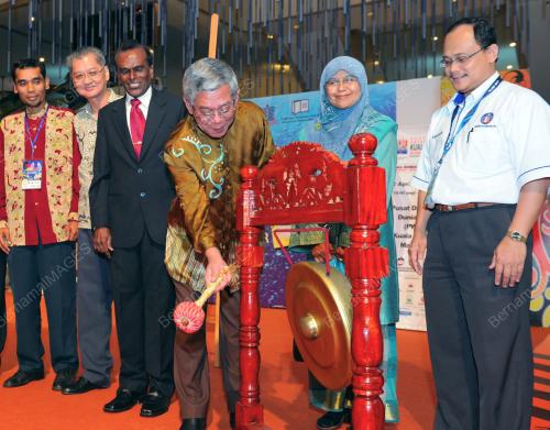 DATUK RASLIN ABU BAKAR