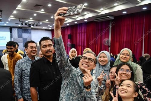 FAHMI FADZIL