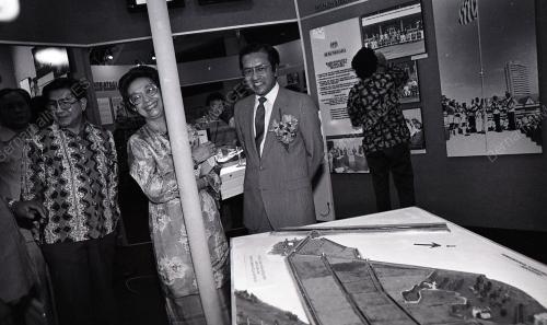 DR. MAHATHIR BIN MOHAMAD