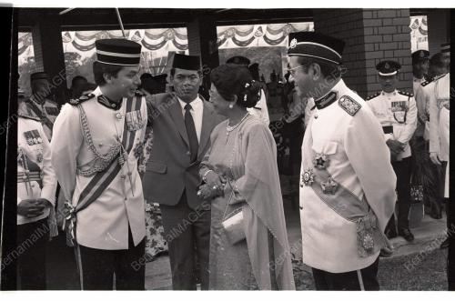 AGONG DI PERBARISAN PULAPOL