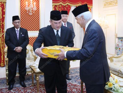 SULTAN AZLAN SHAH