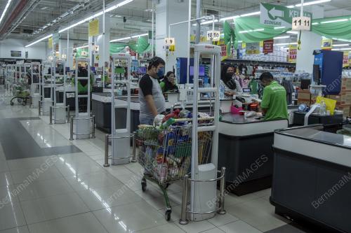 TINJAUAN PEMATUHAN SOP DI PASAR RAYA