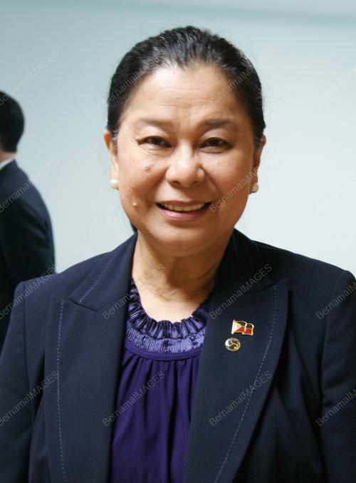 DR AILEEN RIEGO