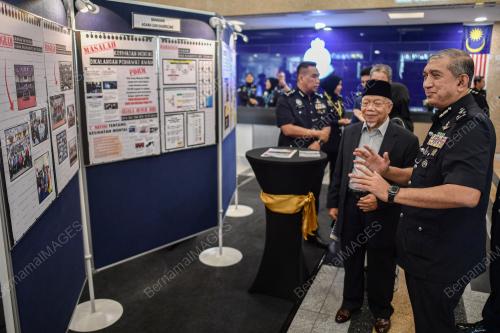 DATUK SERI AZRI AHMAD