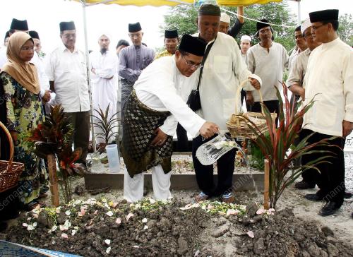 ABDUL RAHIM ABU BAKAR