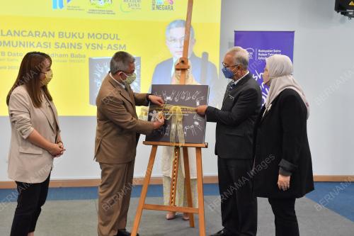 DATUK SERI DR ADHAM BABA