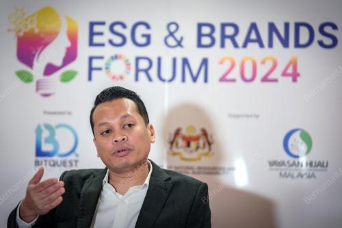 NIK NAZMI NIK AHMAD