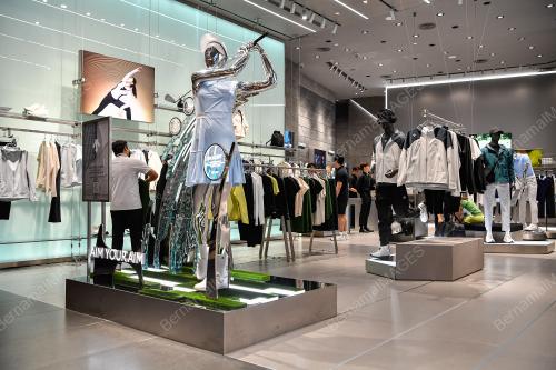 OPENING OF THE FIRST DESCENTE STORE IN SOUTH EAST ASIA