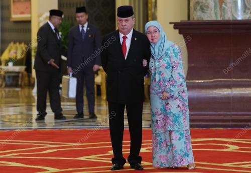 TUNKU AZIZAH AMINAH MAIMUNAH ISKANDARIAH
