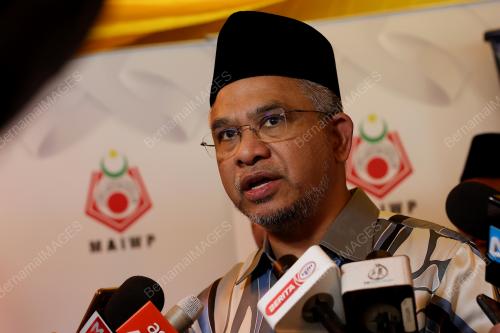 TAN SRI DR MOHD DAUD BAKAR