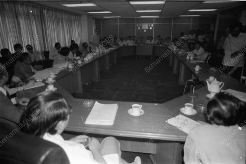 LEE SAN CHOON MEET TRANSPORT OPERATORS AT HIS OFFICE