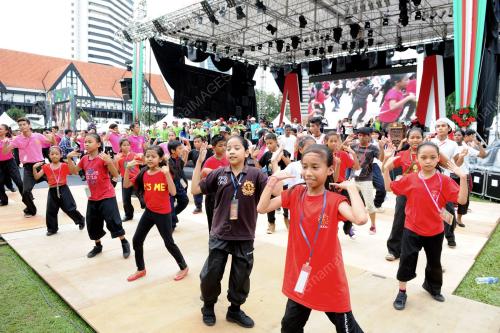 KL19_29122012_TARIAN_MERIAH