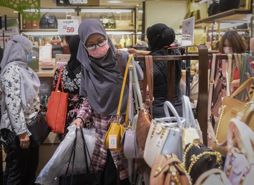 WARGA KOTA MEMBELI BELAH PERSIAPAN HARI RAYA