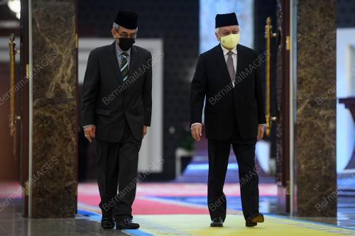 TUANKU MUHRIZ ALMARHUM TUANKU MUNAWIR