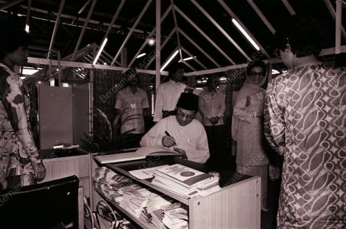 DATUK SERI DR. MAHATHIR BIN MOHAMAD