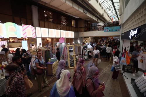 PASAR SENI DIPENUHI RAMAI PENGUNJUNG