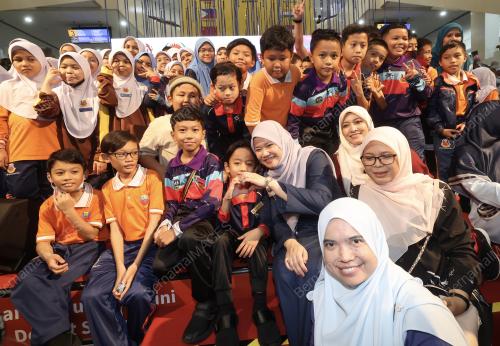 FADHLINA SIDEK