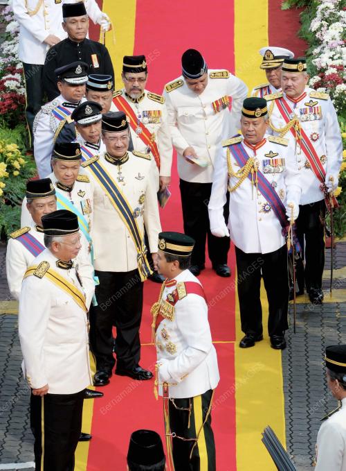 HARI PAHLAWAN