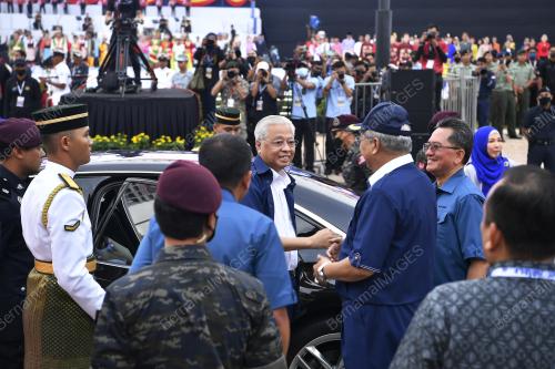 DATUK SERI ISMAIL SABRI YAAKOB
