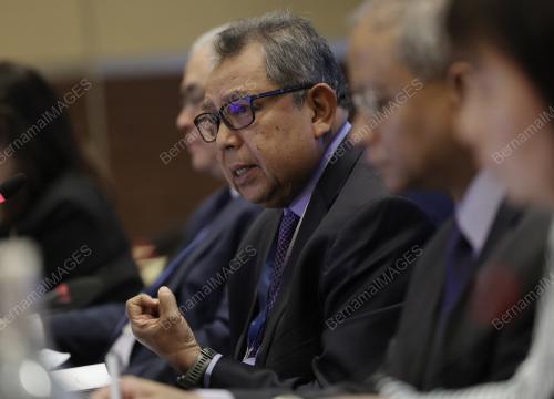 DATUK SERI DR AWANG ADEK HUSSIN