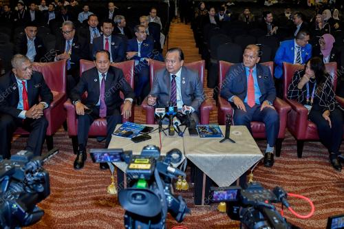 DATUK SERI ALEXANDER NANTA LINGGI