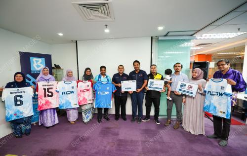 SUAI KENAL MERAIKAN PENAJA KELAB BOLA SEPAK BERNAMA