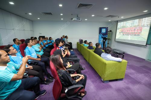 SUAI KENAL MERAIKAN PENAJA KELAB BOLA SEPAK BERNAMA
