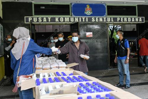 GELANDANGAN DI PUSAT PENEMPATAN SEMENTARA