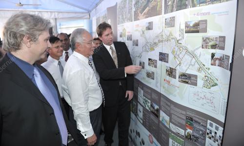 DATUK SERI MOHD NAJIB TUN ABDUL RAZAK