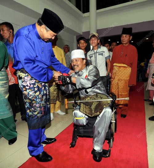 KL20_01092012_MINDEF