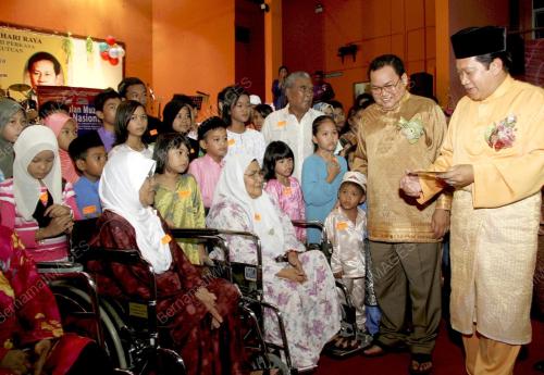 AHMAD MASLAN