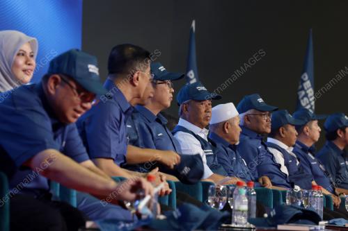 TAN SRI MUHYIDDIN YASSIN