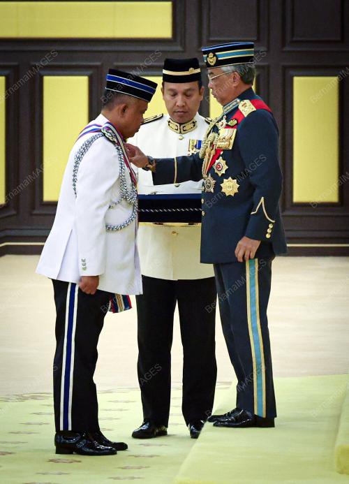 AL-SULTAN ABDULLAH RI'AYATUDDIN AL-MUSTAFA BILLAH SHAH