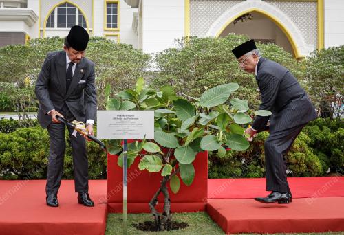 AL- SULTAN ABDULLAH RI'AYATUDDIN AL -MUSTAFA BILLAH SHAH