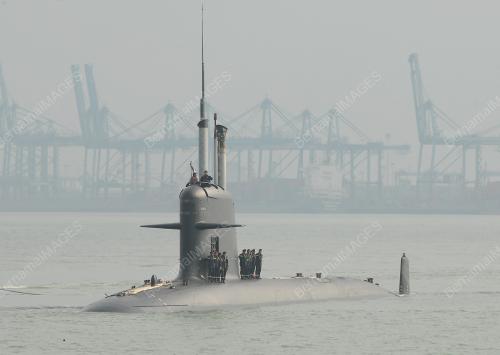 KAPAL SELAM PERTAMA NEGARA