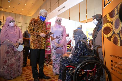 DATUK SERI ISMAIL SABRI YAAKOB